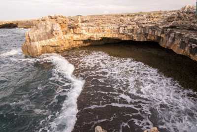 Grotte marine e spiaggette isolate: � la costa selvaggia e nascosta a sud di Polignano